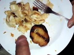 freaky flo eatin dinner
