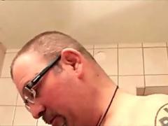 Deutsche Oma rasiert sich fur den Klempner